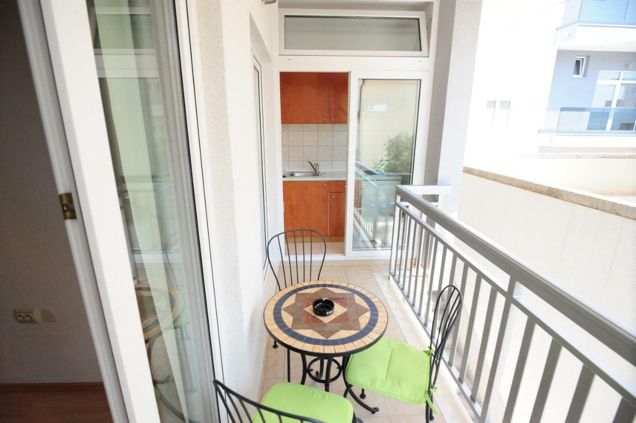 Apartments Knezevic Makarska Esterno foto