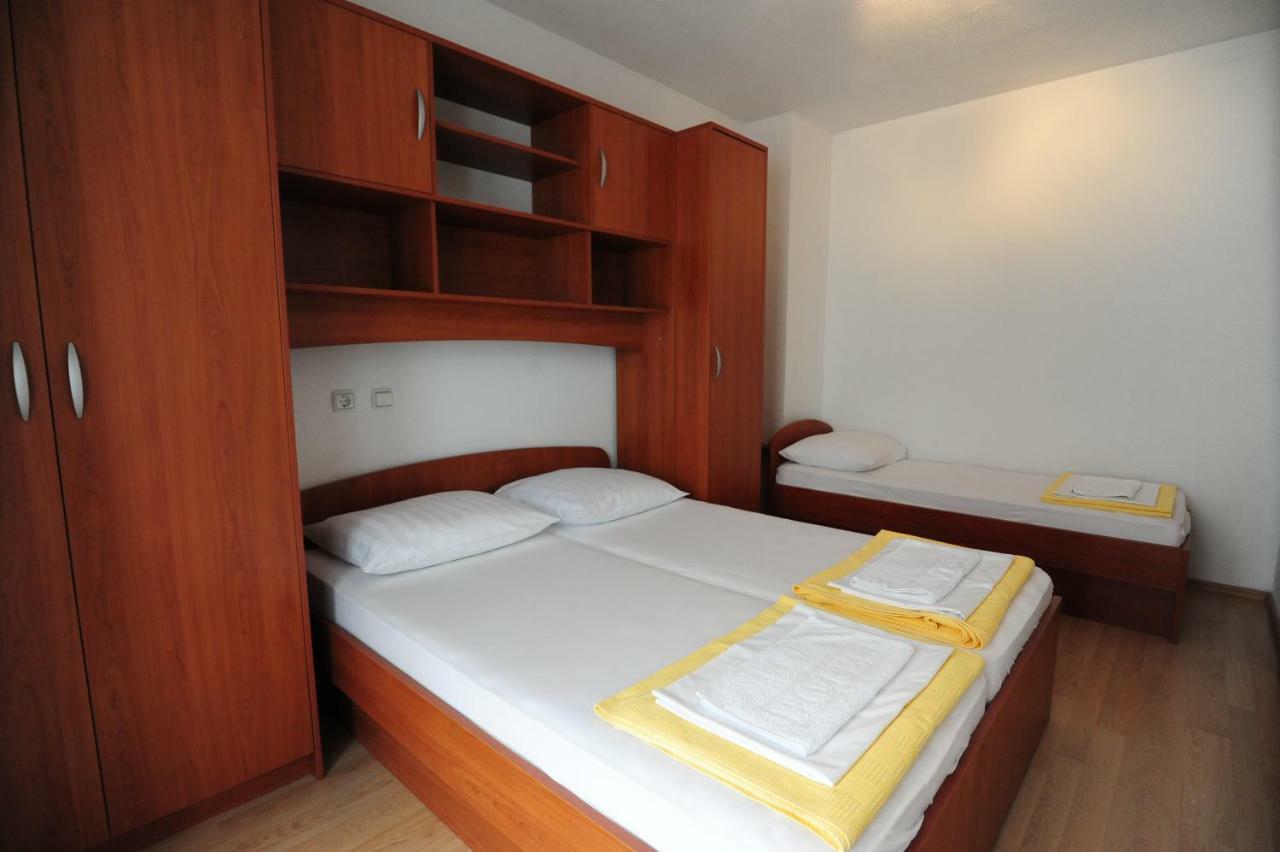 Apartments Knezevic Makarska Esterno foto