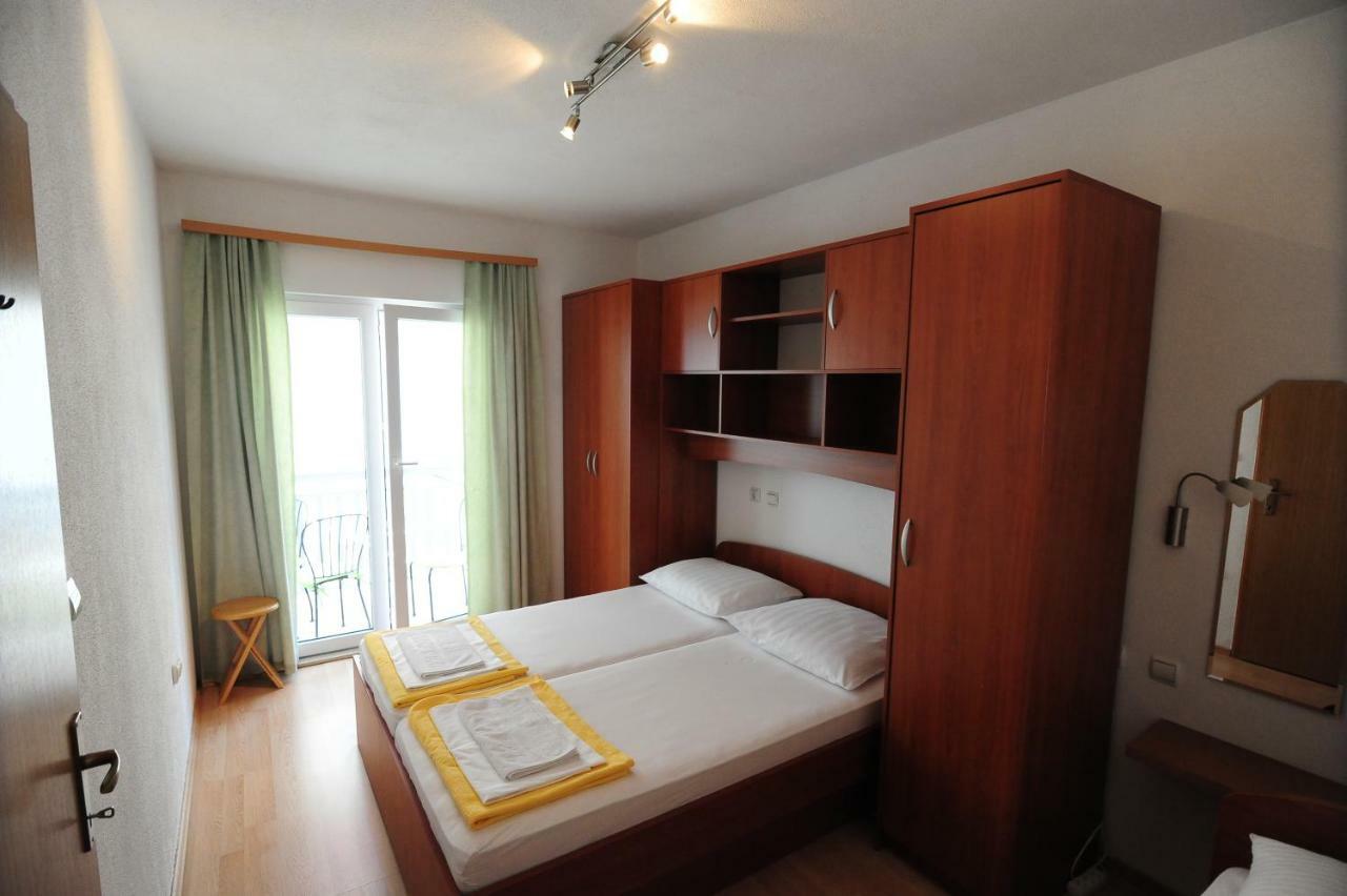 Apartments Knezevic Makarska Esterno foto