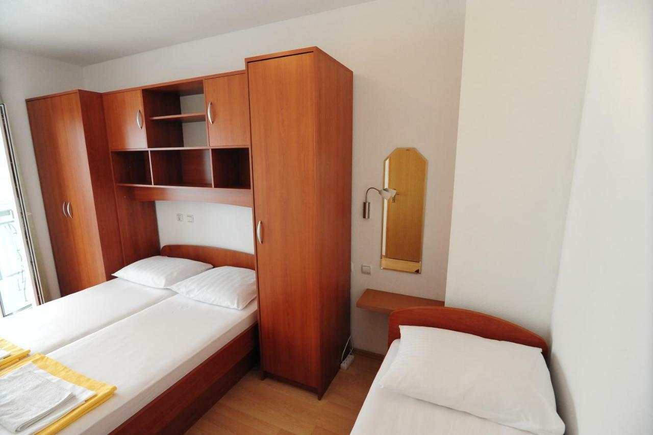 Apartments Knezevic Makarska Esterno foto