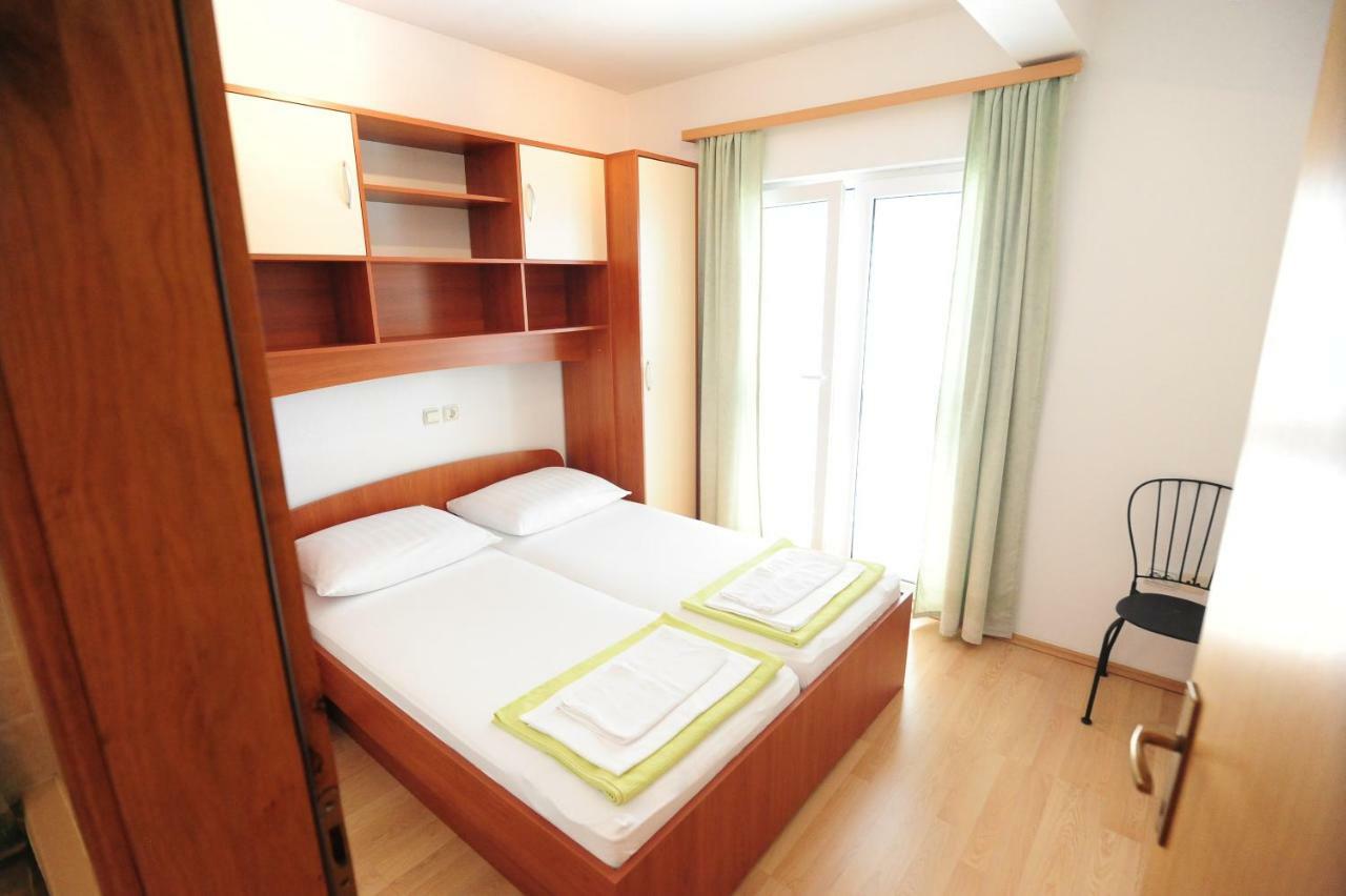 Apartments Knezevic Makarska Esterno foto