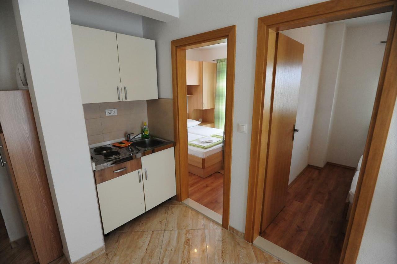 Apartments Knezevic Makarska Esterno foto