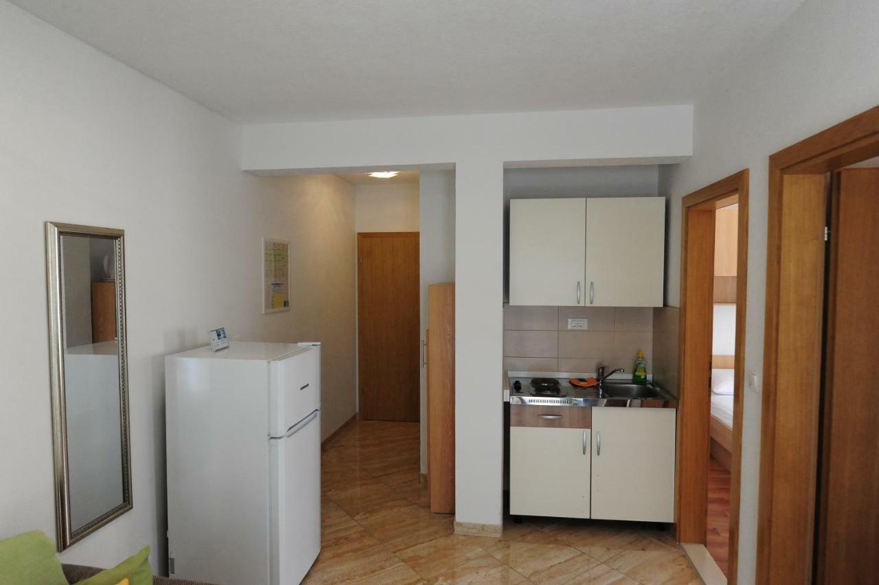Apartments Knezevic Makarska Esterno foto