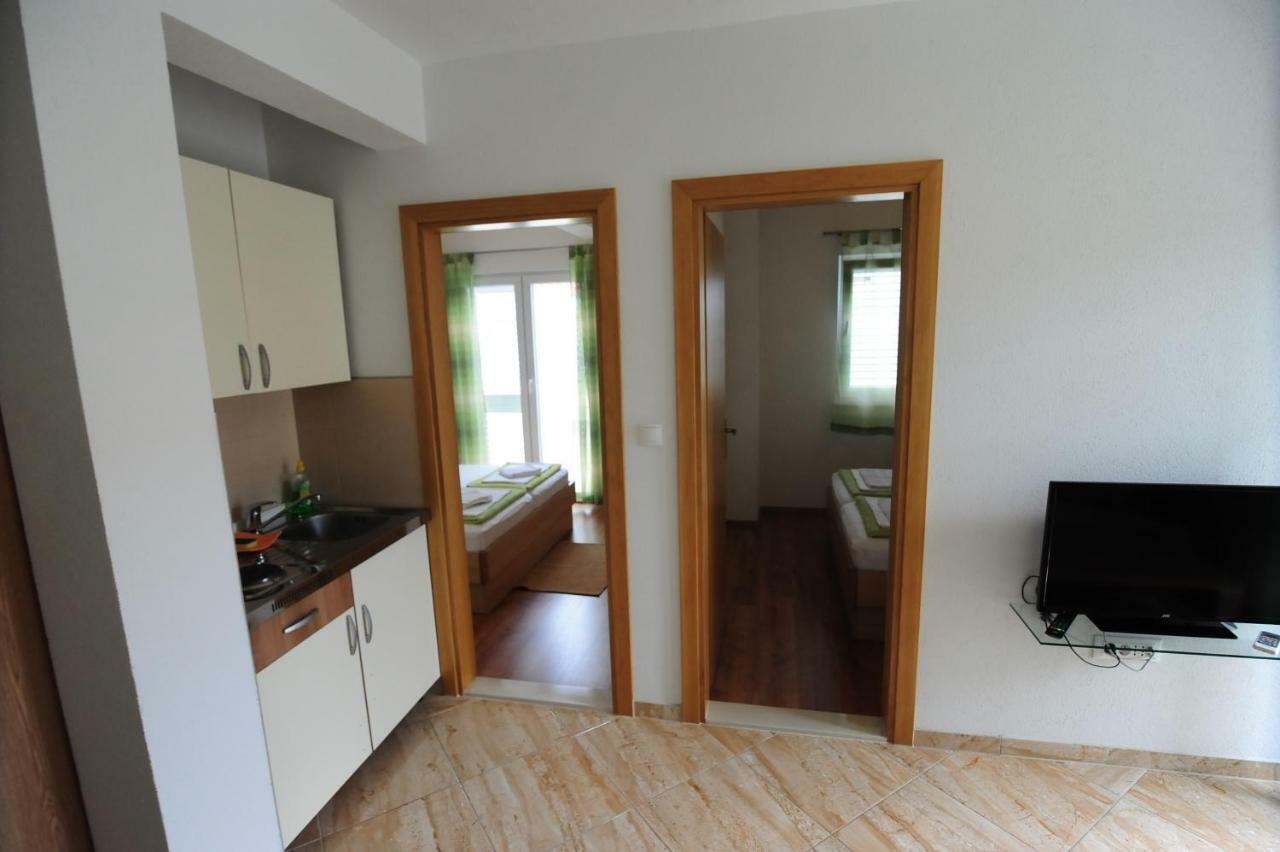 Apartments Knezevic Makarska Esterno foto