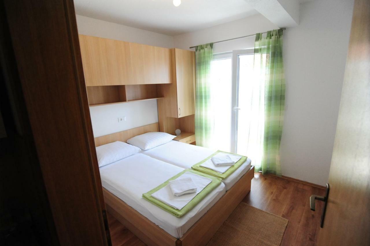 Apartments Knezevic Makarska Esterno foto