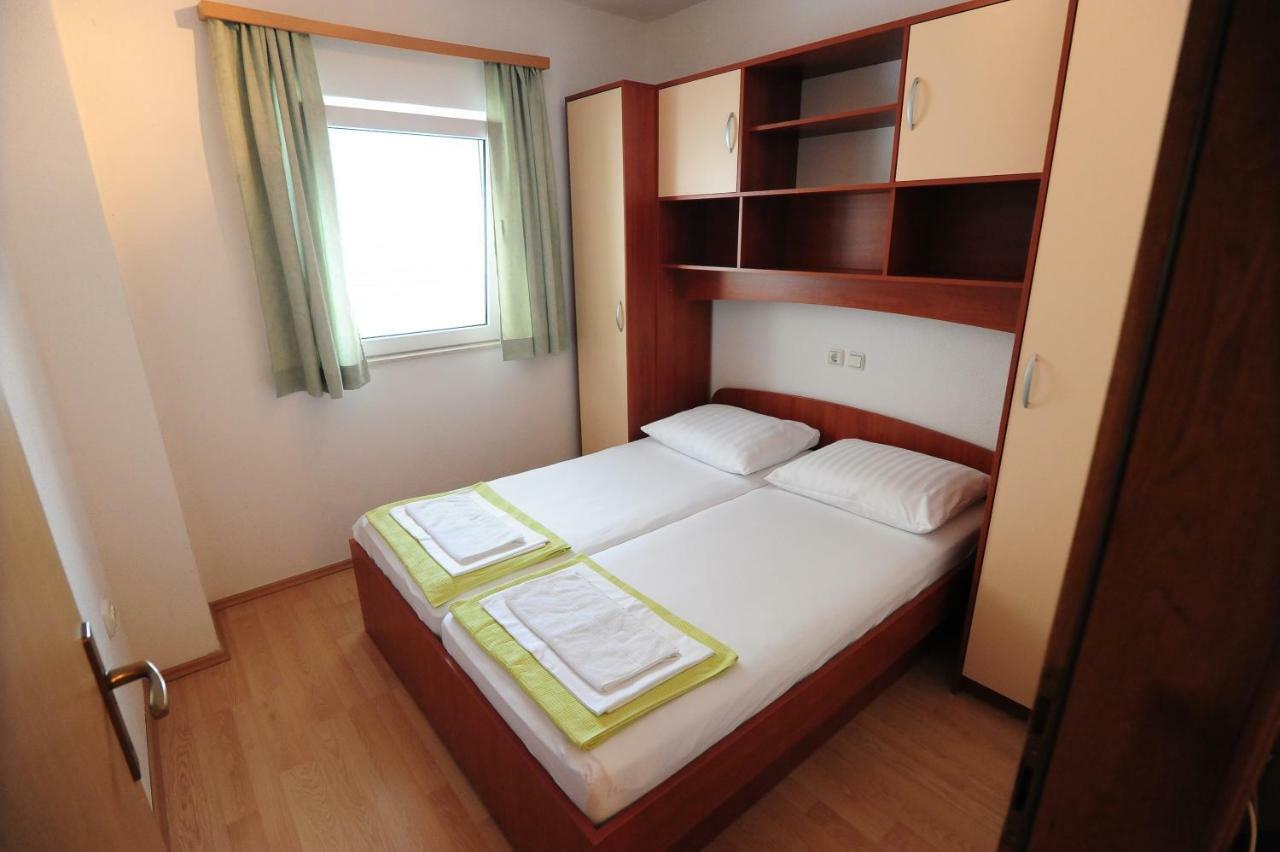 Apartments Knezevic Makarska Esterno foto