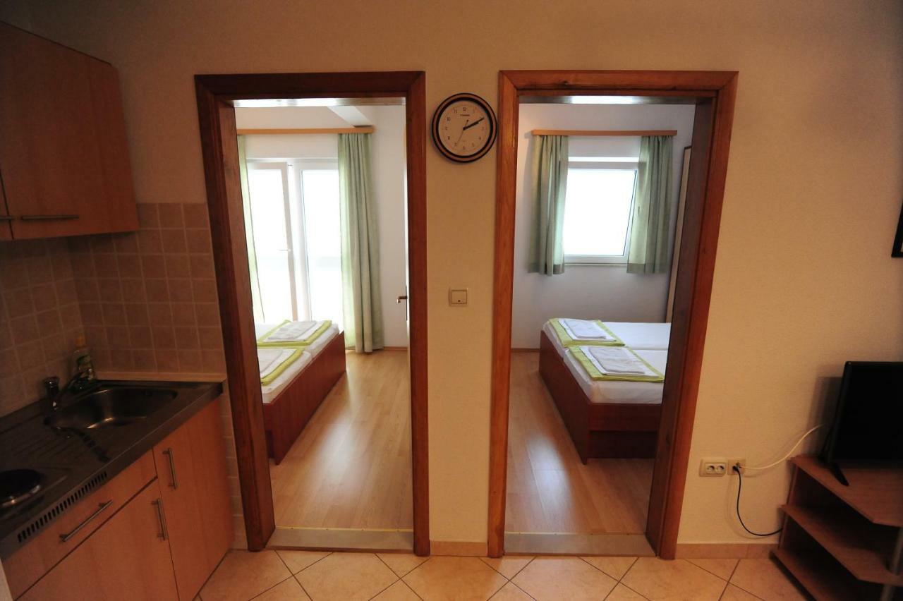 Apartments Knezevic Makarska Esterno foto